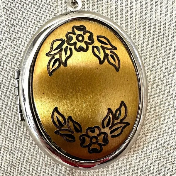 Silver and gold tone large floral pendant necklace - Image 4