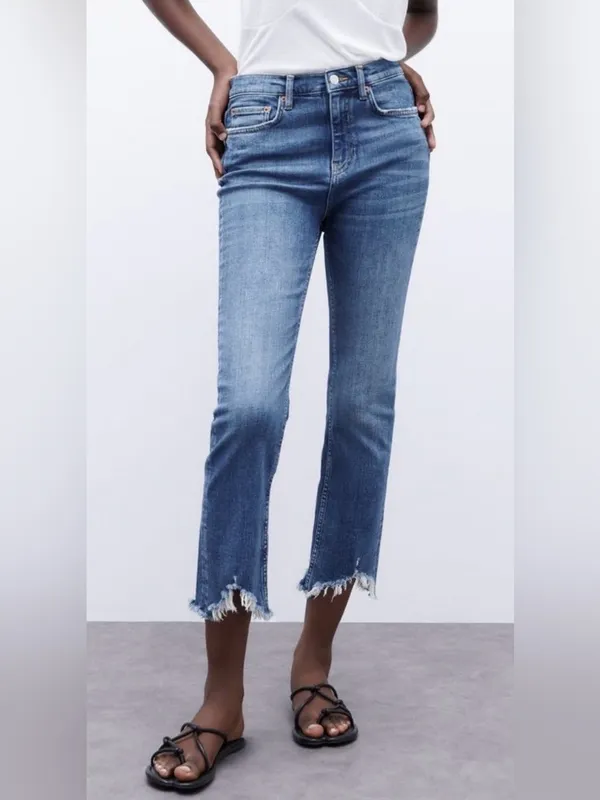 Zara The Bootcut Distressed Raw Frayed Hem Cropped Jeans Sz 6 Cotton Med Wash - Image 3