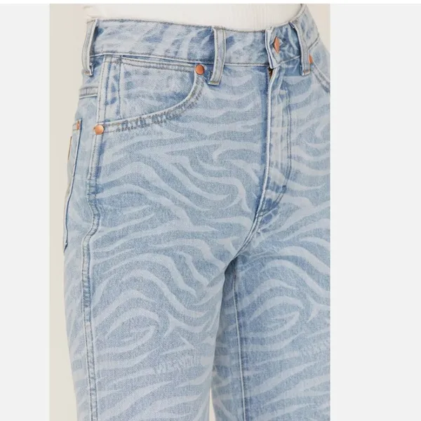 Nwt Wrangler Women'S Meow Laser Tiger Print Wanderer Flare Jeans 32x34 - Image 2