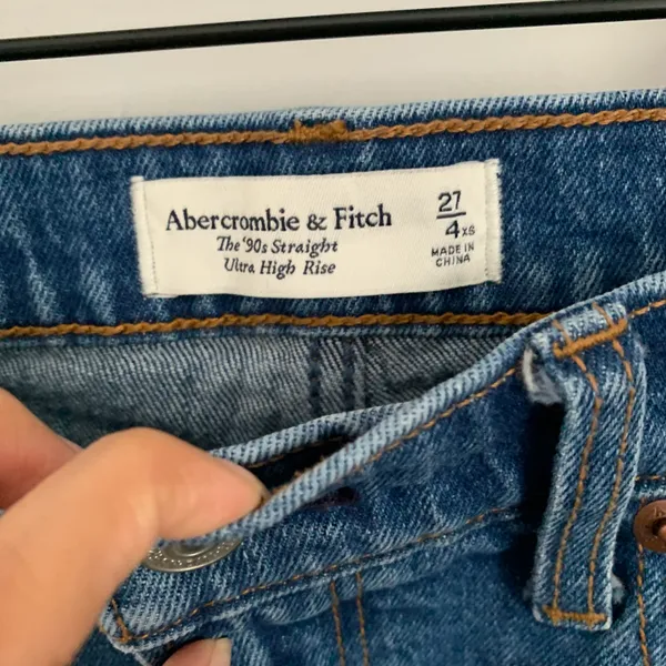 Abercrombie 27/4 Extra Short 90 Straight High Rise Jeans Dark Wash - Image 2