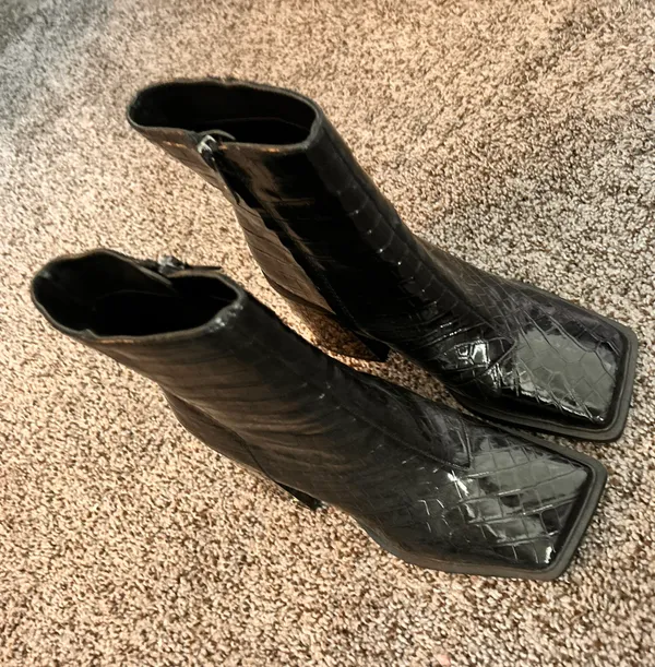 Boots - Image 3