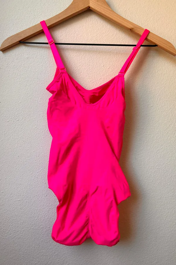 SKIMS FLAMINGO PINK SEAMLESS SCULPTING BODYSUIT L/XL New ( Sold Out) - Image 5