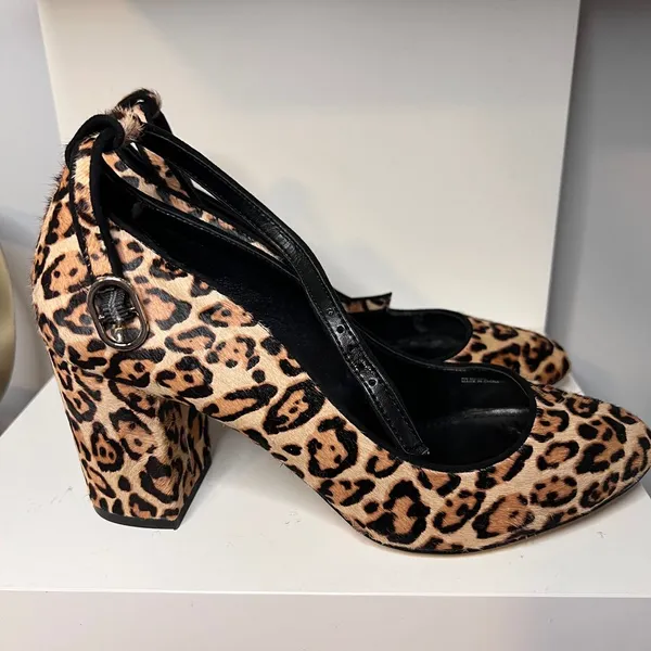 White House | Black Market Leopard Print Block Heel Pumps w/Ankle‎ Strap-Classic Animal Pattern-SZ 7.5 - Image 4