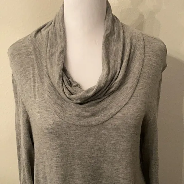 Cha Cha Vente size M long sleeve grey shark bite hem tunic with pockets EUC - Image 5