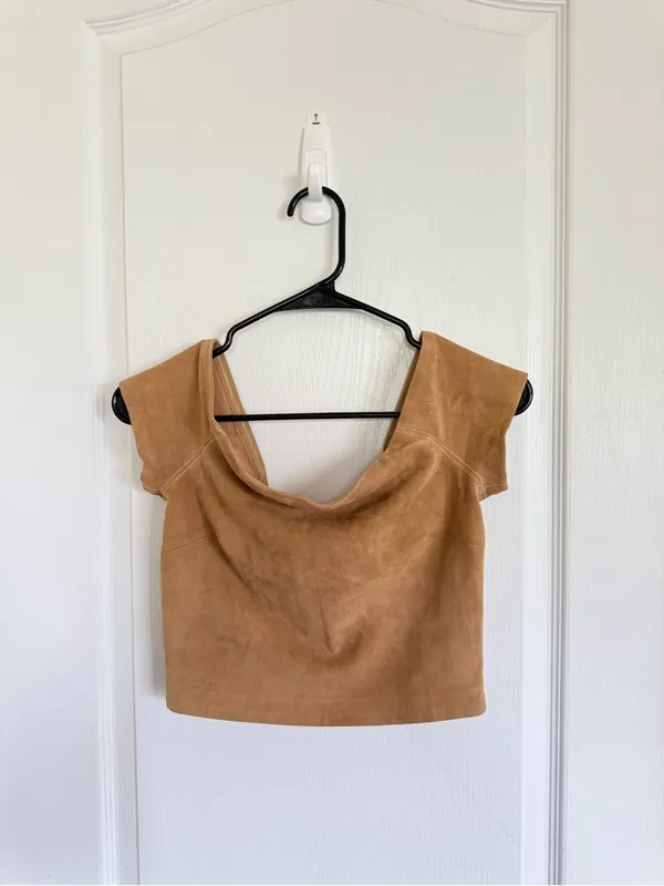 Alice + Olivia Gracelyn Off Shoulder Suede Crop Top - Image 4