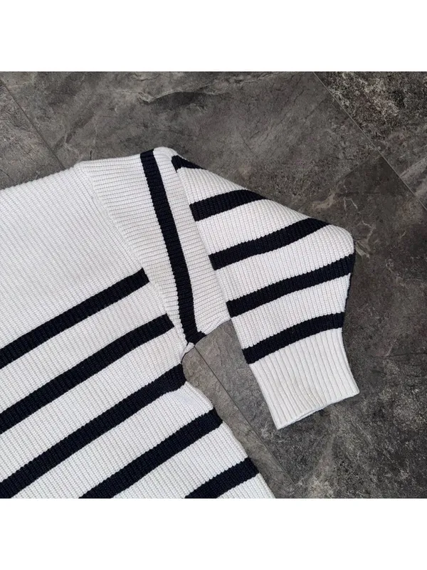 Mango Cropped Quarter Zip Sweatshirt Size Large - Image 4