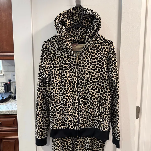 Juicy Couture Women’s Leopard Velvet Track Suit Size M - Image 5