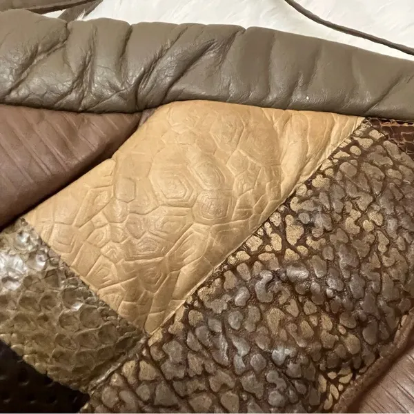 Opulent Containers Vintage 90’s/Y2K Patchwork Leather Embossed Purse Brown - Image 3