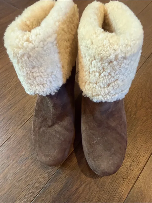 UGG UGG Lynnea Brown Suede Shearling Cuff Heeled Ankle Boots Size 8 - C54-101 - Image 6