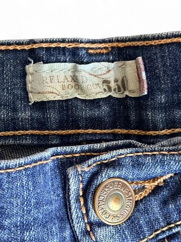 Levi's 550 Relaxed Bootcut - Dark Wash - Size 6 (28)  - Image 2