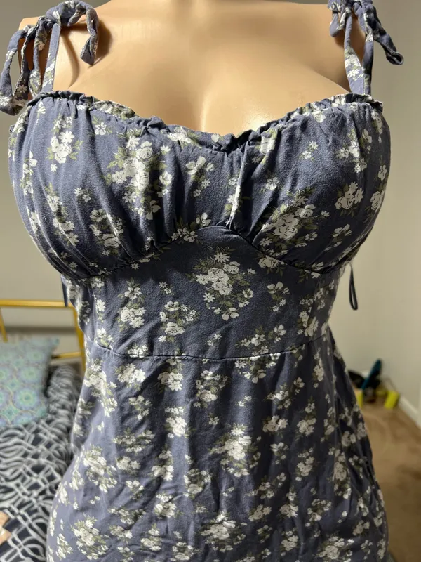 Hollister Blue floral mini dress with adjustable straps and ruffled hem #holidaydress - Image 7
