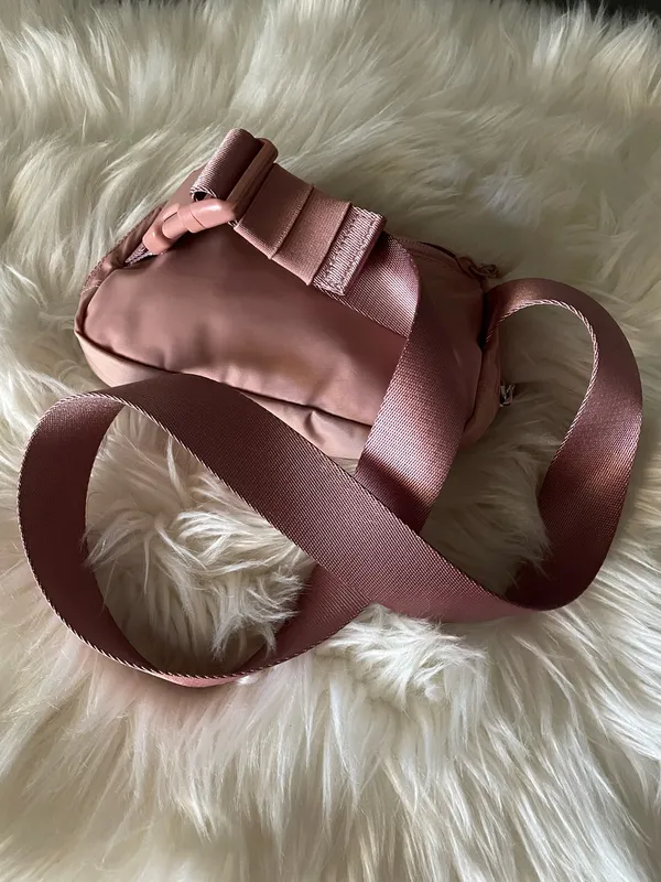 Lululemon Everywhere Belt Bag Dusty Rose - Image 5
