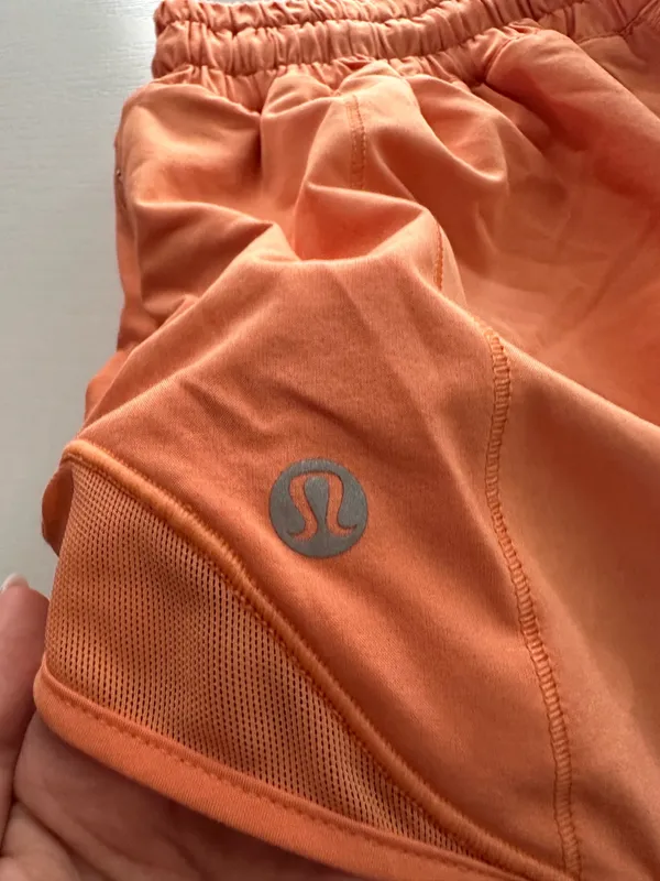Lululemon Hotty Hot Shorts Low-Rise 2.5" - Image 3