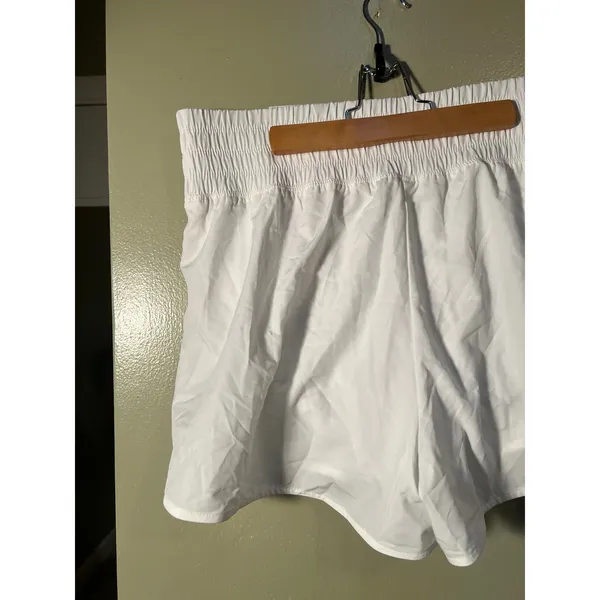 Old Navy Women's Size Large Extra-High Rise Short 3" Inseam White Stretch Tech - Image 9