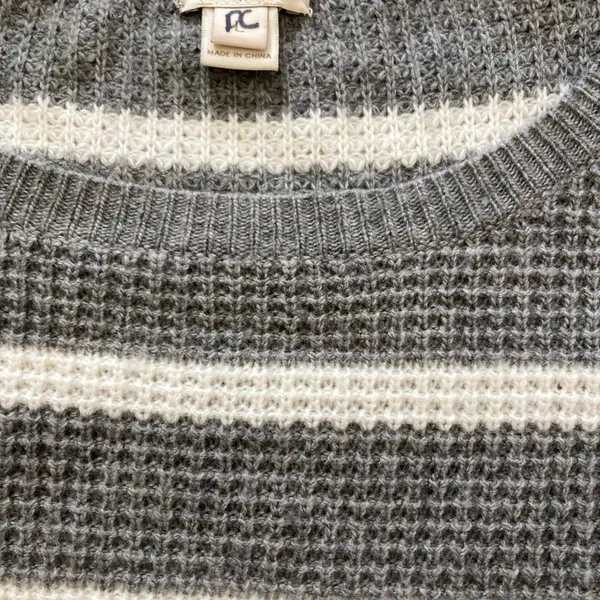 Like New J. Crew Ladies Sweater size L - Image 2
