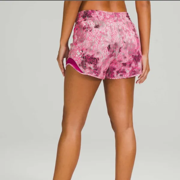 Lululemon SeaWheeze Hotty Hot High-Rise Lined Short 4" - Image 2