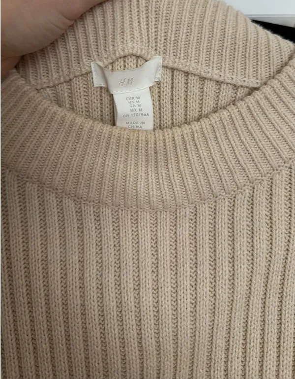 H&M Capped Sleeve Sweater Dress - Image 4