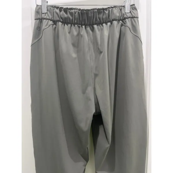 Lululemon Keep Moving Pant in Grey Sage Sz 8 - Image 4