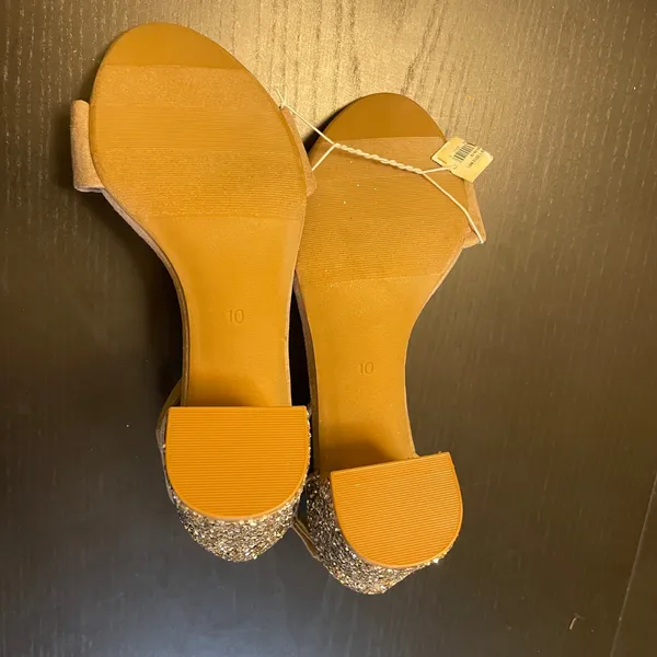 NWT Old Navy Faux Suede Glitter Block Heel Sandals - Women Size 10 - Beige - Image 4