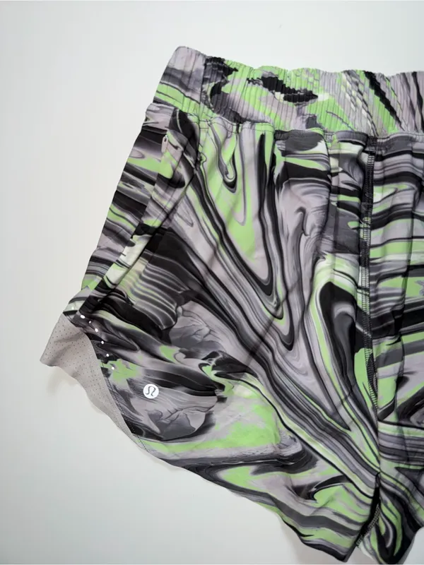 Lululemon Hotty Hot High-Rise Short 4” Special Edition, Size 8 - Image 5