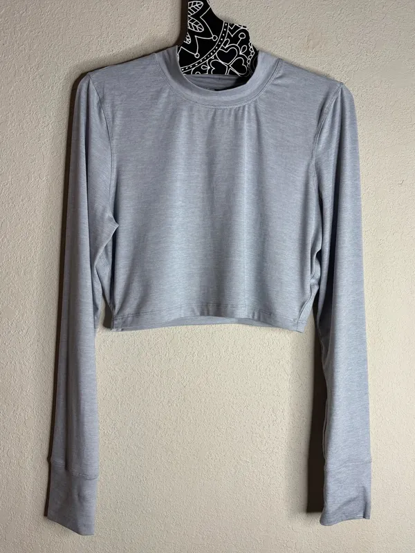 Vuori Long Sleeve Lux Crop Tee heather gray size large - Image 2