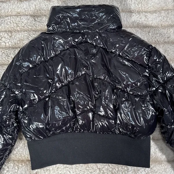 Stoosh Jacket Womens Medium Black Glossy Bubble Coat Cropped Shiny Puffer New - Image 8