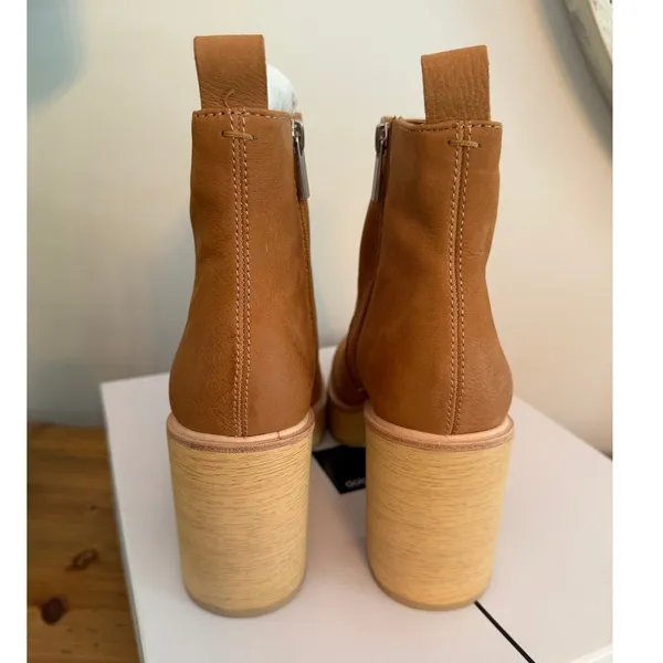 Dolce Vita Cecil Platform Booties size 7.5 Tan - Image 4