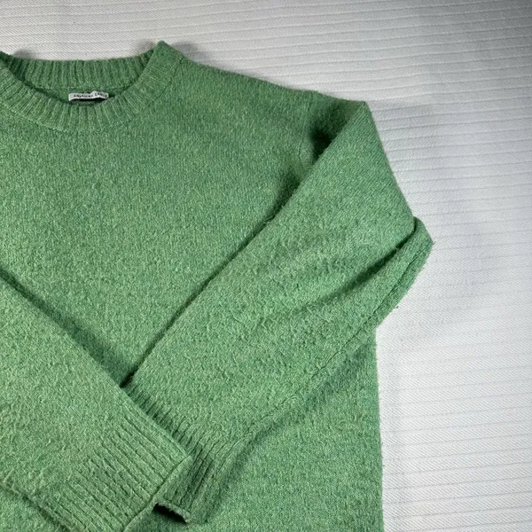 American Eagle Women’s Medium Green Crewneck Knit Pullover Sweater - Image 3