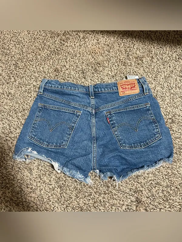 Levi’s 501 Jeans Short women Size 28 - Image 4