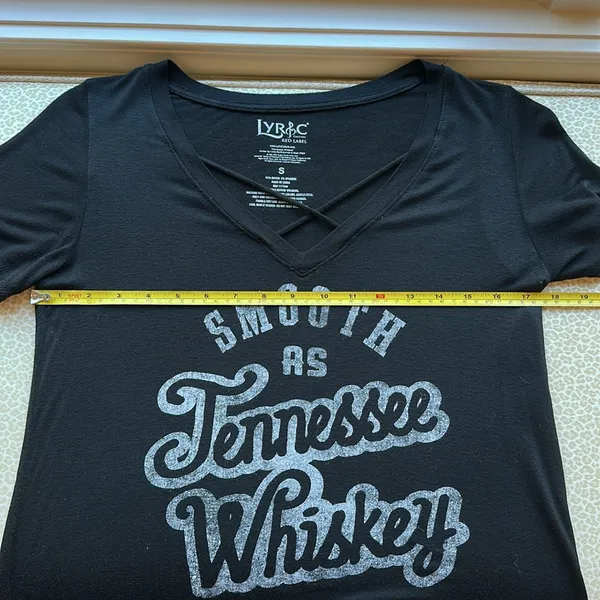 NWOT Lyric Culture Smooth As Tennessee Whiskey Concert t-shirt Black size S - Image 5