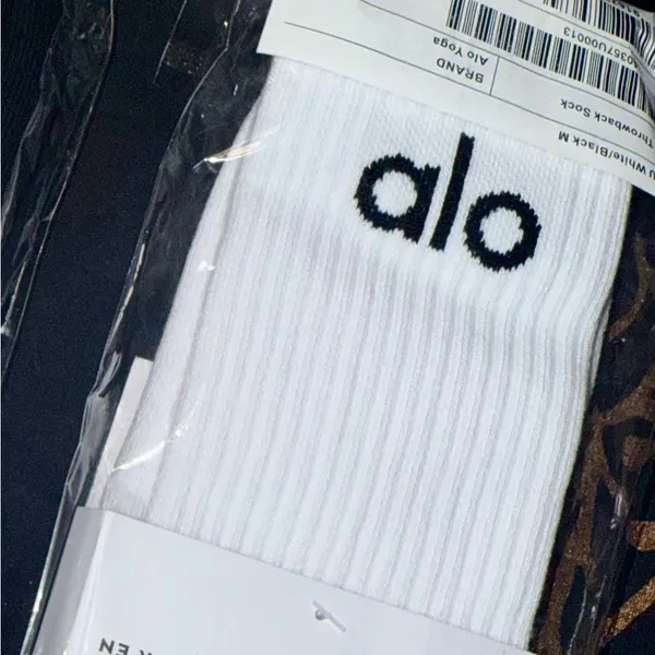 ALO Yoga - Unisex Throwback Crew Socks in White w/Black Logo - Image 6