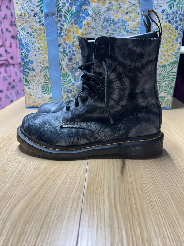 Dr. Martens 1460 Pascal Tie Dye Printed Suede Boots Black Gray Women’s 7 - Image 5