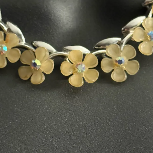 Vintage silver tone yellow Plumeria flowers necklace - Image 2