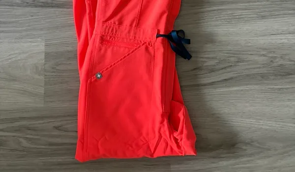 FIGS Scrubs - Image 5