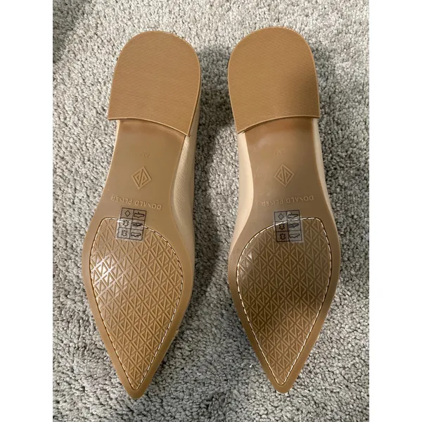Donald Pliner Nappa Leather Pointed Toe Pumps Sand Size 7 New - Image 4