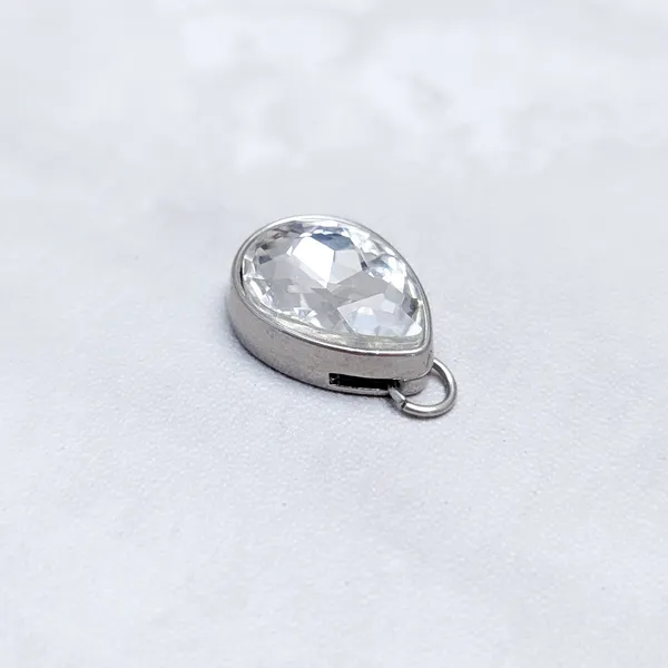 Vintage Pendant Clear Teardrop Shape Gem Set In Silver Tone - Image 4