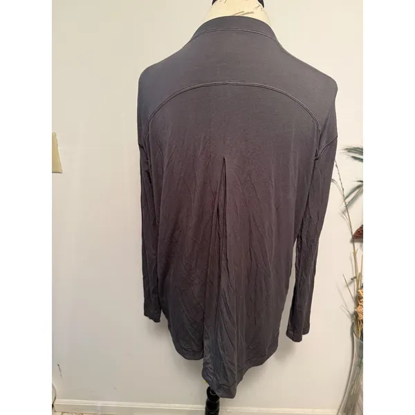 Lululemon Long Sleeve Top Grey Pleated Back‎ Athletic Athleisure Women's - Image 2