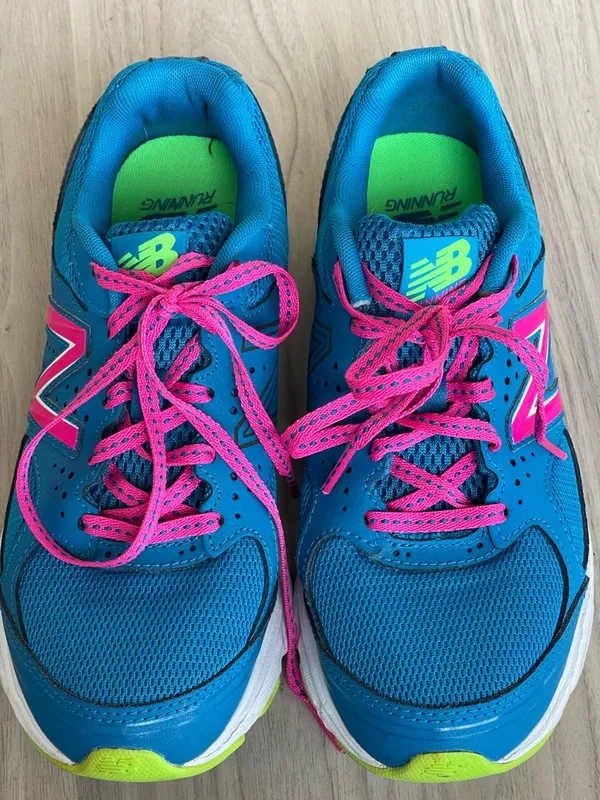 New Balance Teal Blue Sneakers with Hot Pink Accents - Image 10
