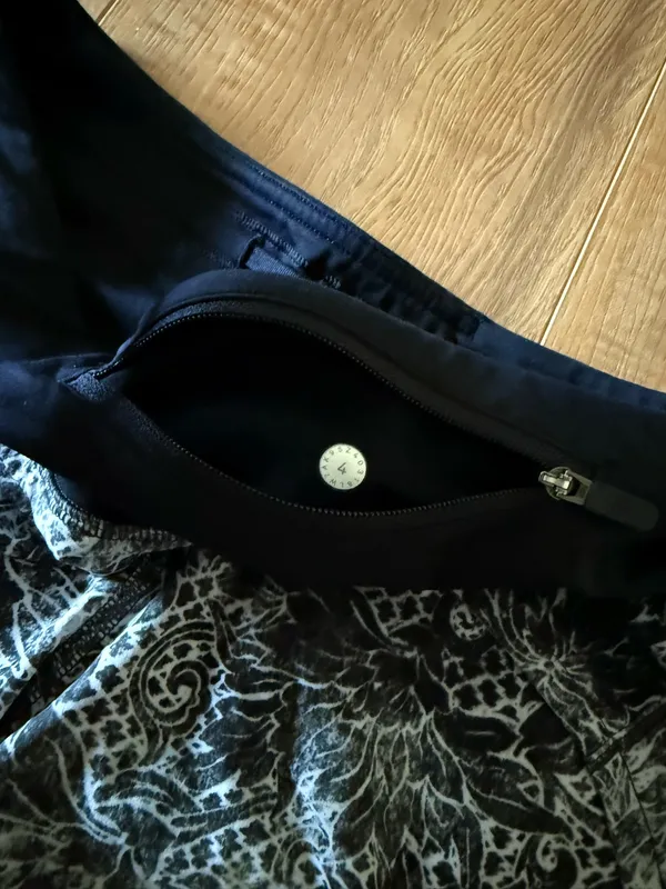 Lululemon Speed Up Shorts Size 4 - Image 3