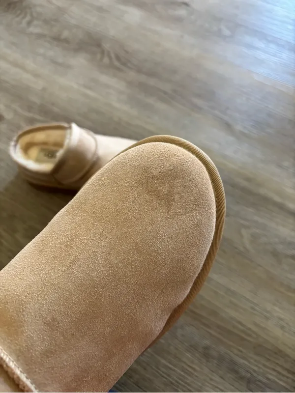 Women’s UGG classic slipper - Image 5