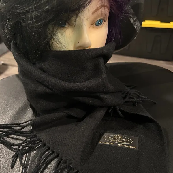 100% Cashmere Black Fringe Scarf Unisex - Image 5