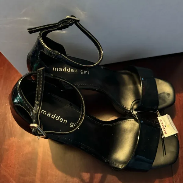 Madden Girl Black Heels - Image 6
