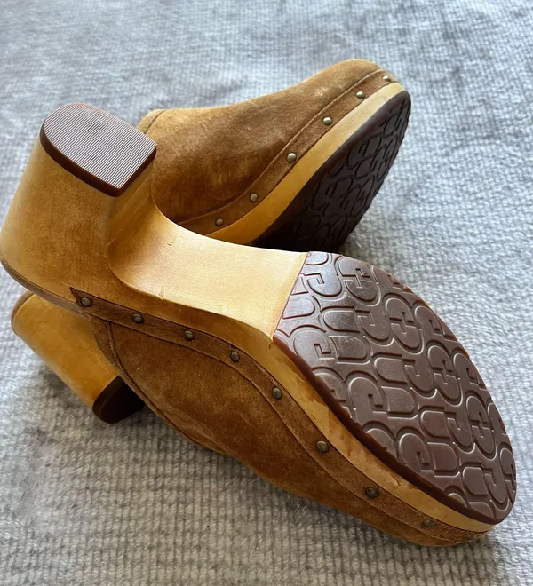 UGG Clogs  - Image 5