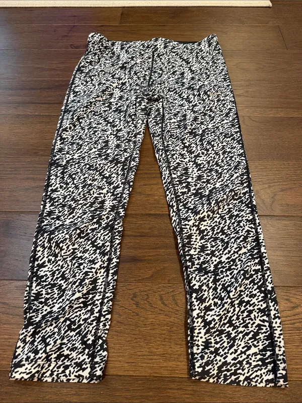 Nike Dri Fit Pronto Essential Crop Running Leggings Black White Medium - C68-006 - Image 3