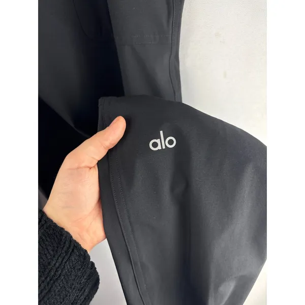 Women’s Alo Medium Black Cargo Parachute Pants - Image 3