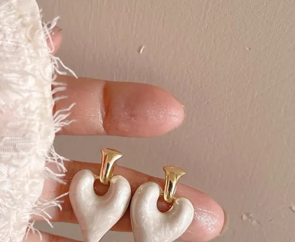 Japanese and Korean oil dripping metal simple love 925 silver needle earrings - Image 4