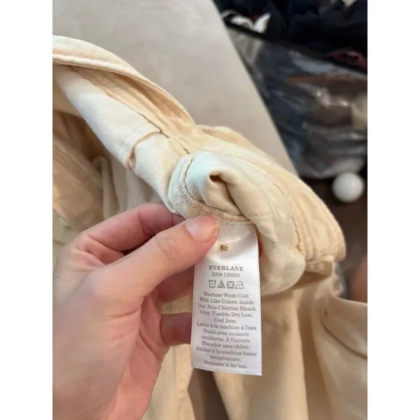 Everlane beige barrel leg pants - Image 4