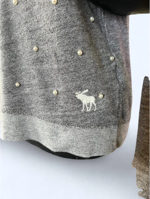Vintage Y2K Abercrombie & Fitch Pearl Embellished Gray Sweatshirt size small - Image 3
