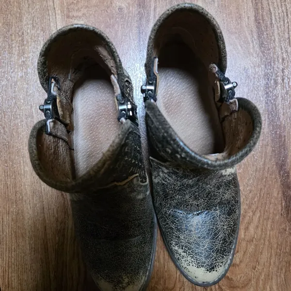 Circle G Corral Brown Distressed Leather Ankle Booties - Image 7