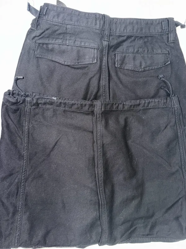 Aritzia TNA Black Straight Leg Cargo Pants - Image 3